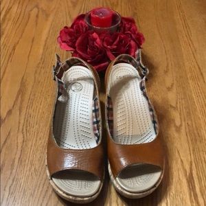 Crocs A Leigh Wedge Heels Size 8